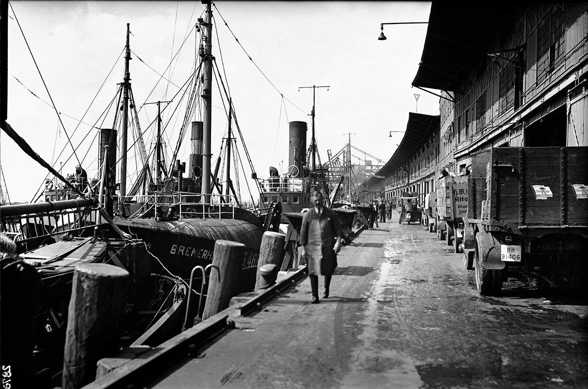 Geschichte 13 In den dreißiger Jahren setzt sich Altona als größter Standort der deutschen Fischindustrie durch, ca. 1938